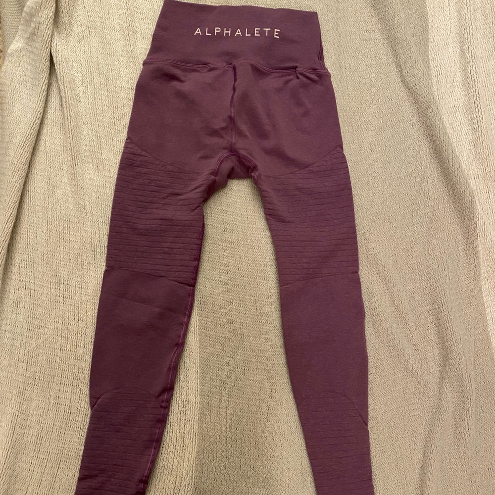 Alphalete revival size small legging